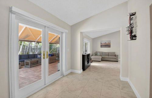 Family-Friendly Boca Gem! 4BR 3BA with Pool & Sauna - Foto 22