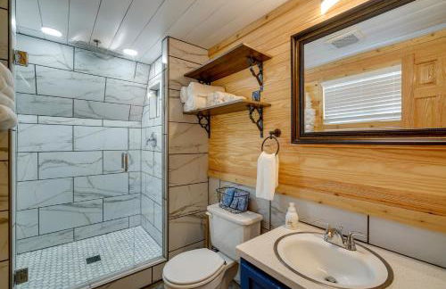 Lakefront A-Frame Cabin with Community Perks - Foto 17