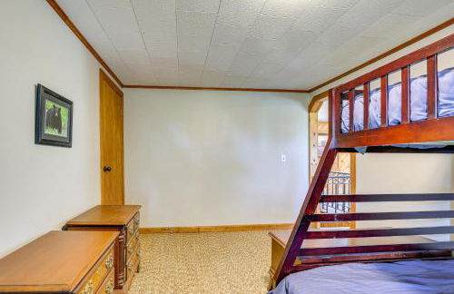 Wellsboro Farmhouse with Grill and Fire Pit! - Foto 22