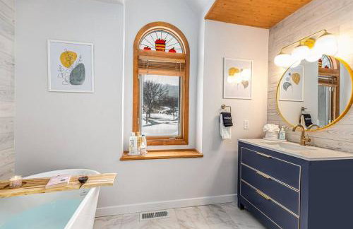 Peaceful 2-bedroom townhome retreat w/wooded view - Foto 11