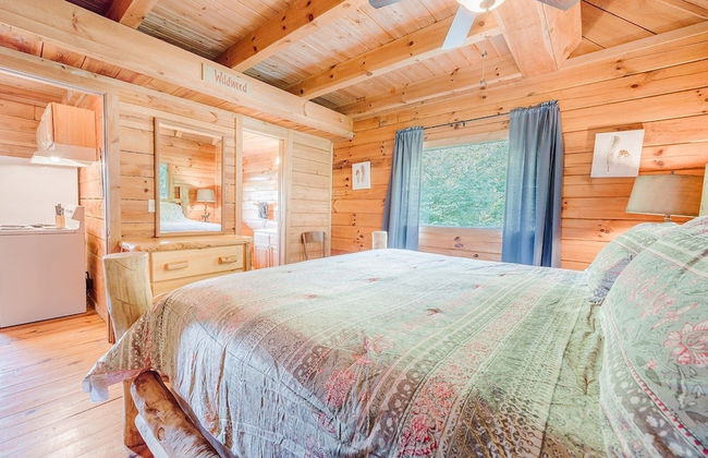 J Willy's Refuge 2 Bedroom Cabin by RedAwning - Photo 5