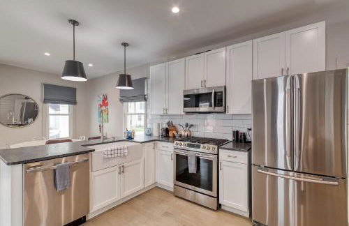 3 Bedroom Greek Revival Cottage Walk to Big House - Foto 15