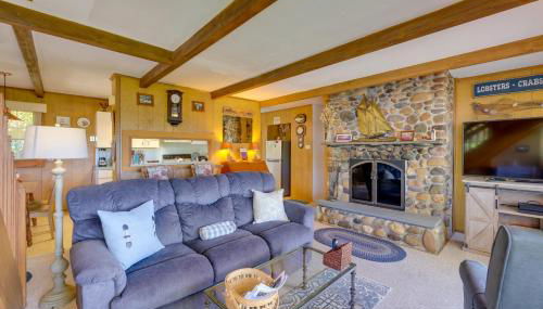 Deck with Water View Coastal Escape Near P-Town! - Foto 3