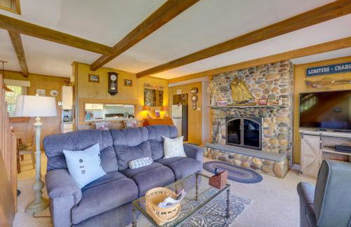 Deck with Water View Coastal Escape Near P-Town! - Foto 3