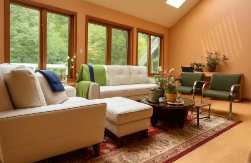 NatureGlow Residence Stylish Contemporary Home - Foto 1