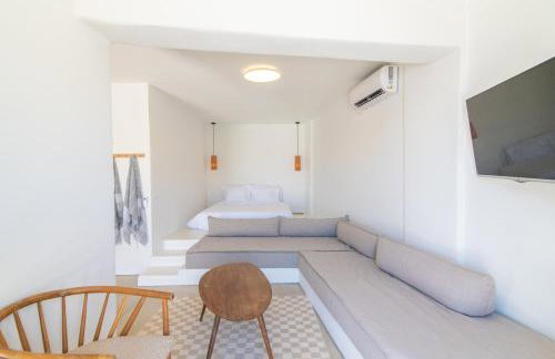 PANORMOS ART Beachfront Suites - Photo 9