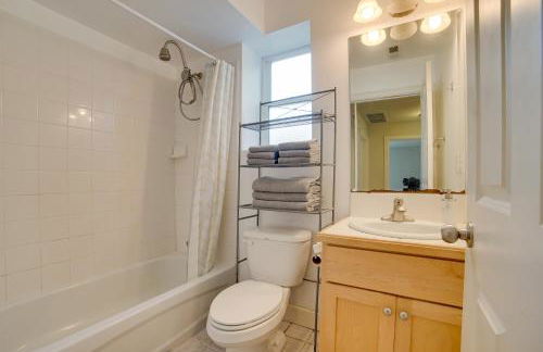 Near Public Transit and Walkable! Airy Seattle Apt - Foto 13
