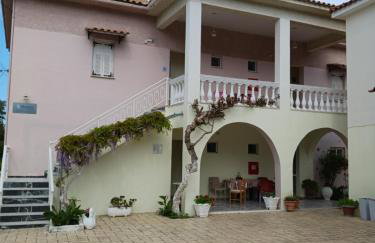 Canditas Studios - Photo 2