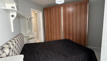 Apartamento familiar com dois quartos, ambientes climatizados, próximo a Roda Gigante de BC - Foto 4