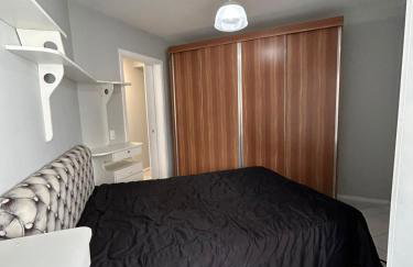 Apartamento familiar com dois quartos, ambientes climatizados, próximo a Roda Gigante de BC - Foto 4