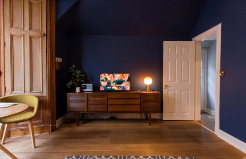 JOIVY Contemporary Cottage with Free Parking - Foto 15
