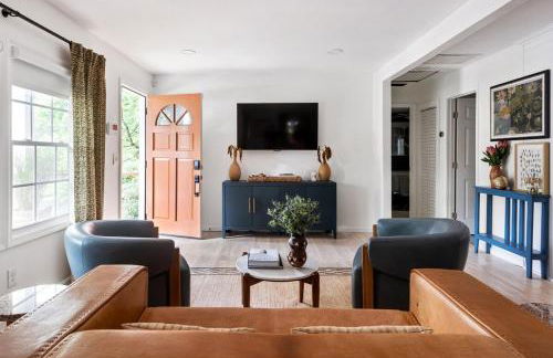 Bright and Stylish Historic Grant Park Retreat - Photo 12