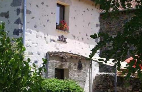 Ancien pigeonnier restauré avec terrasse, terrain clos et équipements bébé à Sarlanges, Retournac - FR-1-582-167 - Foto 1