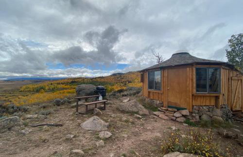 Red-tail Roundhouse at 22 West Cabins and Recreation - Foto 54
