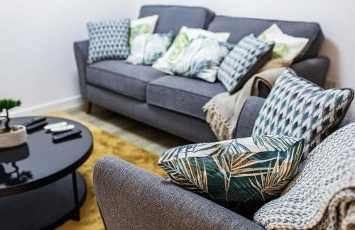 Beautifully Fab 3 bedroom 4 beds New home 8 guests Stretford Trafford - Foto 8