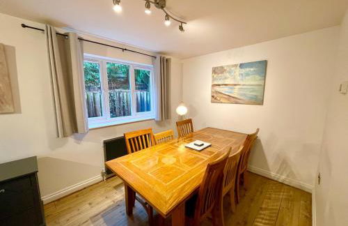 Large 5 bed detached house near Stansted Airport with Parking for 2 vehicles! Stansted Stays - Foto 4