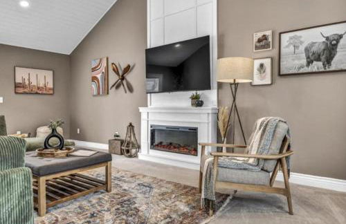 Swim and Relax In our Pool and Hot Tub and Recently Renovated - Foto 12