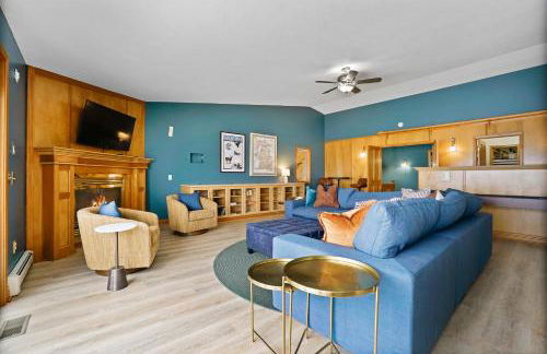 6BR Houghton Lake House with Indoor Pool, Hot Tub and Golf Simulator - Photo 47