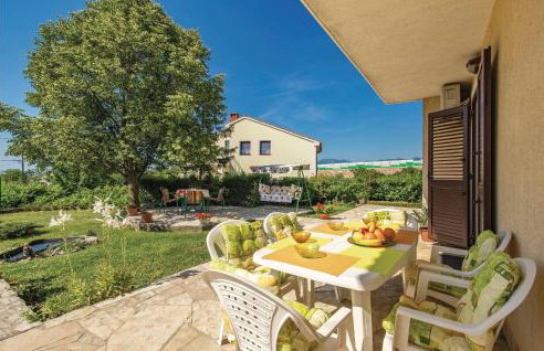 3 Bedroom Cozy Apartment In Viskovo - Foto 14