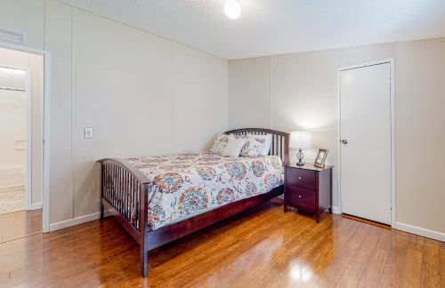 Riverfront Stay Sleeps 6 Deck Firepit Water View - Foto 20