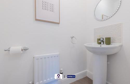 Last-Minute Escapes ! Summer Days l RTM Stay l 4 -Bed House By Finesse Stays Short Lets & Serviced Accommodation Wakefield With Parking, Contractors - Foto 46