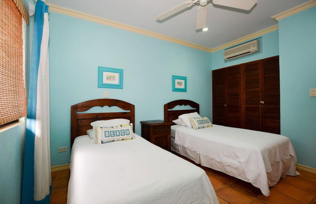 Elegant 3BR Beachfront Condo with Spacious Interior, Ocean-View Terrace & Direct Access to Playa Flamingo - Photo 8