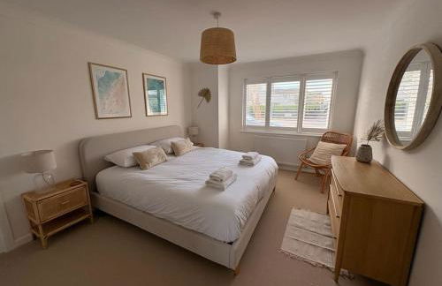 Harbourside garden flat with parking - Photo 10