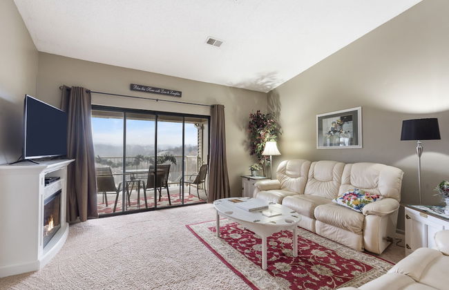 Jim and Roses Cozy Condo 15 Min to Downtown! - Photo 14