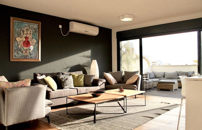 Stunning Duplex Near the Sea - Photo 9