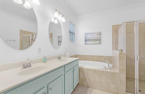 Enchanting 3 Bedroom Home Waterfront Pool and Spa - Foto 21