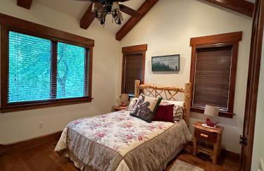 Luxury Mountain Retreat with views, fire pit, and creek - Foto 11