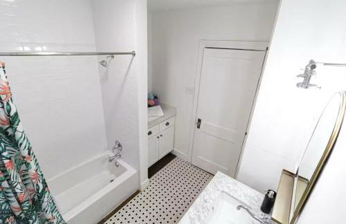 Private home with Hot Tub & Mini Golf & Fun Vibes near downtown Houston - Foto 26