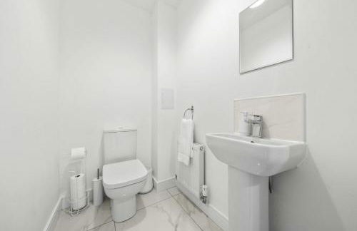 Fern Walk Spacious 3 Bedroom House - Dalkeith - Photo 13