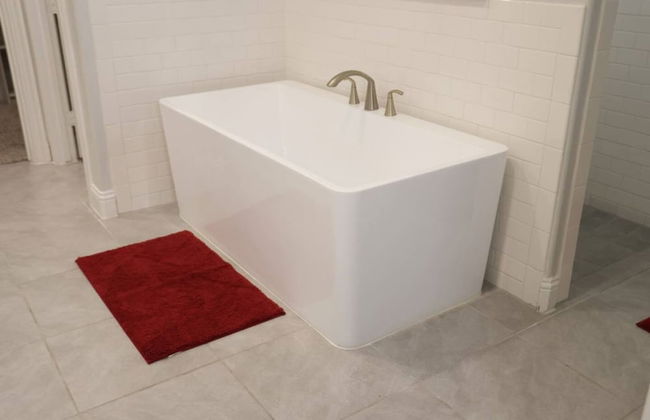 Spacious Home w Putting Green -for Extended Stays - Photo 23