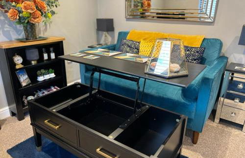 The Tower, 1 bed 1850's Tiny House - Foto 17