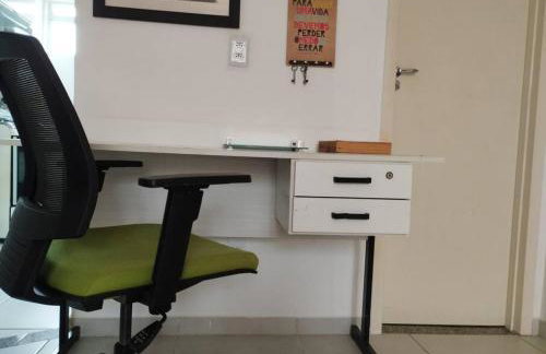 APT Completo - Suíte - 2 Ar-condicionados, Wi-FI, Piscina, garagem, portaria - aconchegante - Foto 23