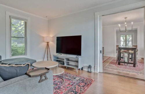 City Oasis Awaits Cozy DT Home With Hot Tub Vikings - Foto 16