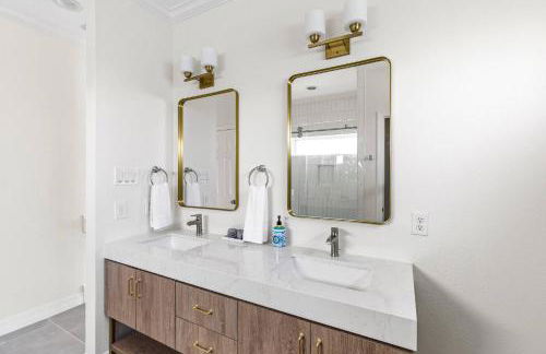 Palms & Pelicans - Photo 29