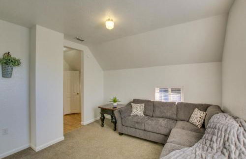 1 Block to Town! Convenient Logan Apartment - Foto 6