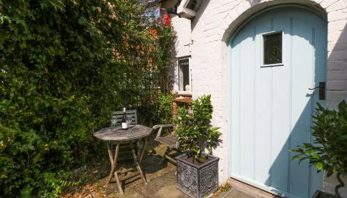 Downton Lodge - Photo 2