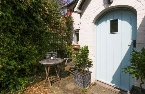 Downton Lodge - Photo 2