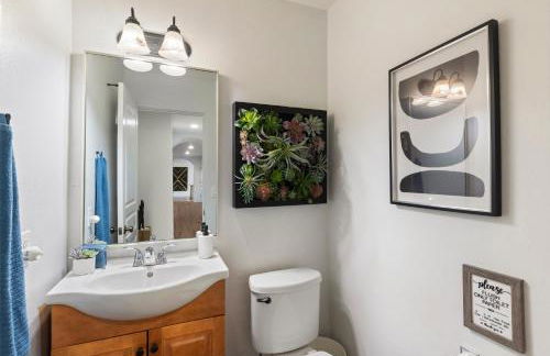 5 Bedroom 4 Bath Boutique Home PREMIUM LOCATION + heated pool option - Foto 28