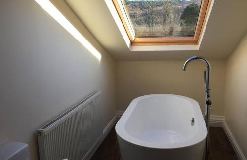 West View, Lakeside, Newby Bridge, 2 mins walk to Lake Windermere, Delightful property with Hot Tub - Foto 14