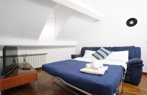 Airport & Sea, Large Music-Themed Apartment - Foto 5