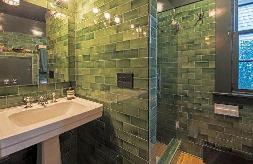 The Explorer's Retreat-West End Condo King Bed - Foto 17