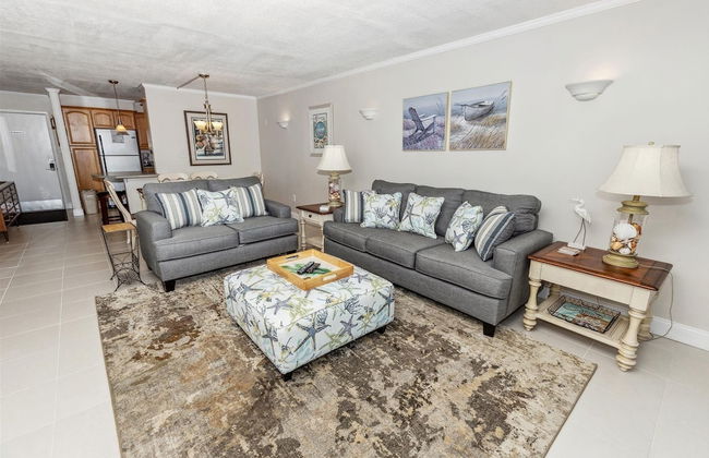 Cute 2 bedroom overlooking Harbor and Tennis Courts Condo by RedAwning - Foto 12