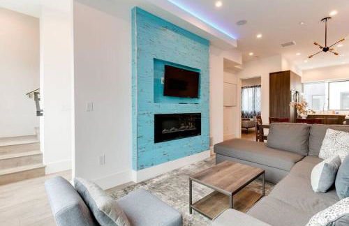 Luxury Modern 4 Bedroom 3 Bathroom Home with Rooftop Deck #2 - Photo 27