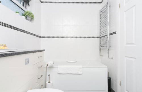 Peaceful property with stunning views - Pass the Keys - Photo 33