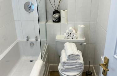 Lovely large 1 bed renovated flat w balcony & 600MB WiFi - Foto 19