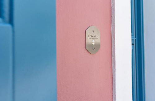 Mosaic Luxury Home - Photo 23